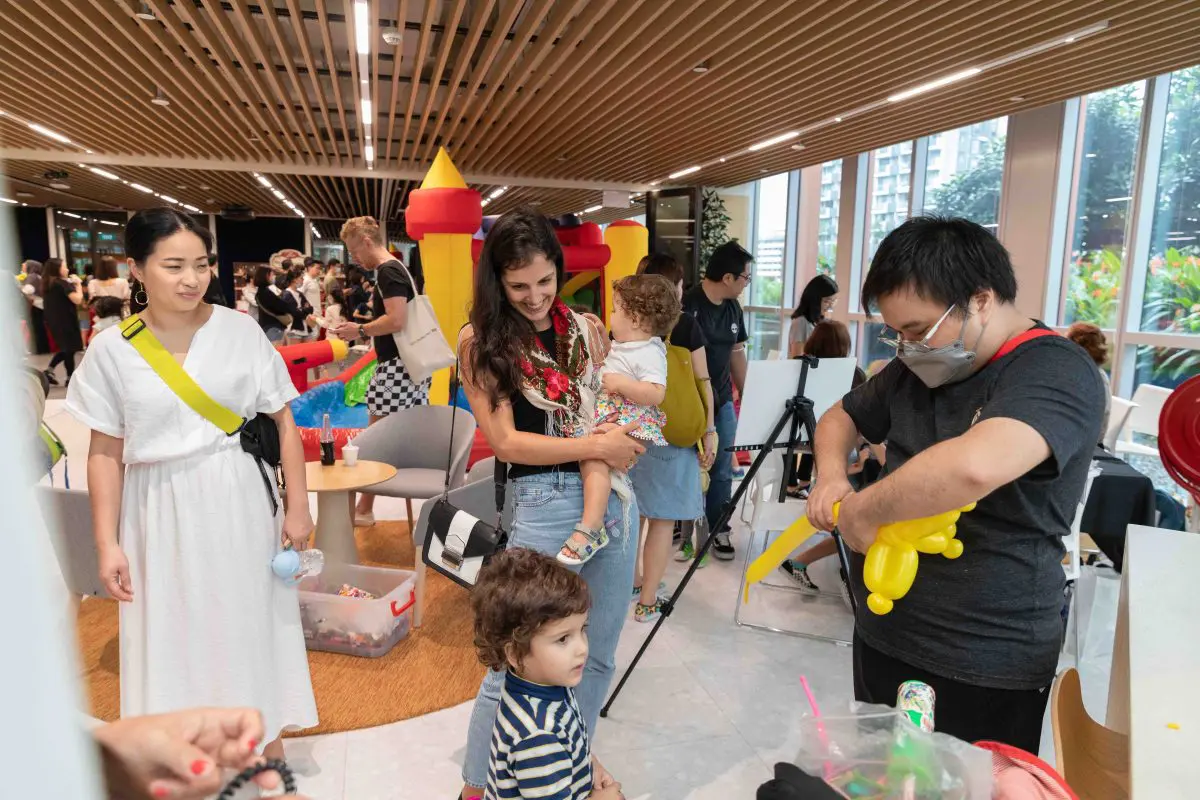 Family Day Carnival Balloon Sculpting